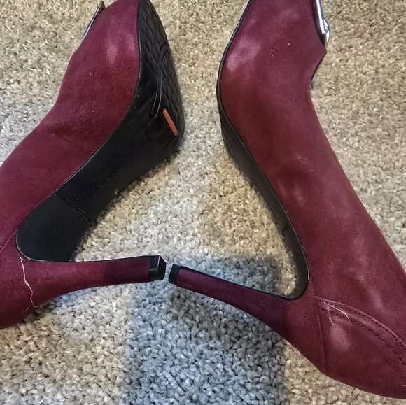 Rockport Burgundy Heels with Silver Accents - Picture 7 of 9